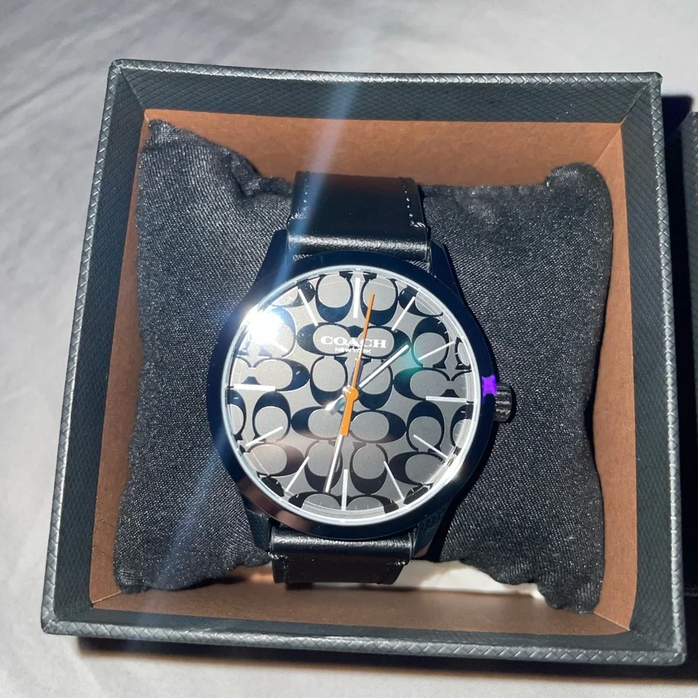 Men’s Leather Coach Watch - Picture 2 of 4